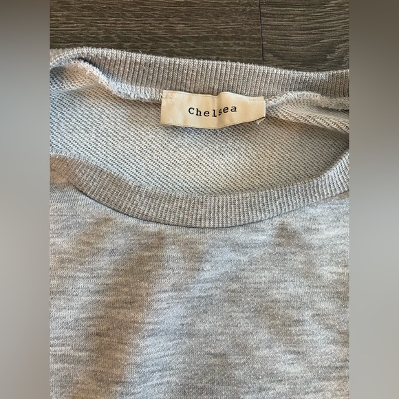 Grey crew-neck pullover sweatshirt by CHELSEA - Picture 3 of 3